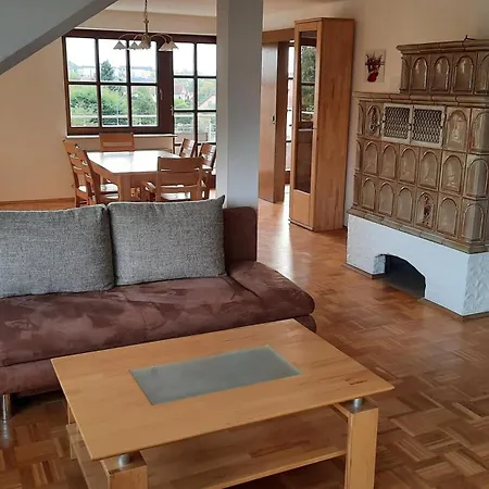 Апартаменты Dachgeschosswohnung In Кюнцелль