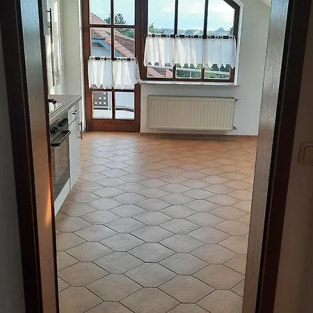 Dachgeschosswohnung In Апартаменты
