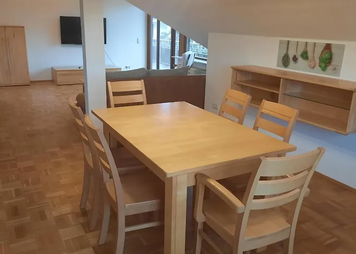 Dachgeschosswohnung In Apartman *